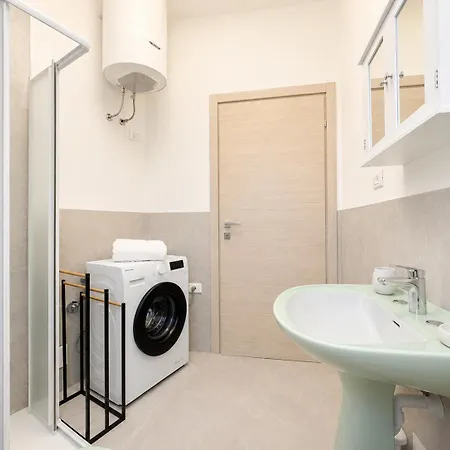 Hostdomus - La Bussola With Pool Apartamento *